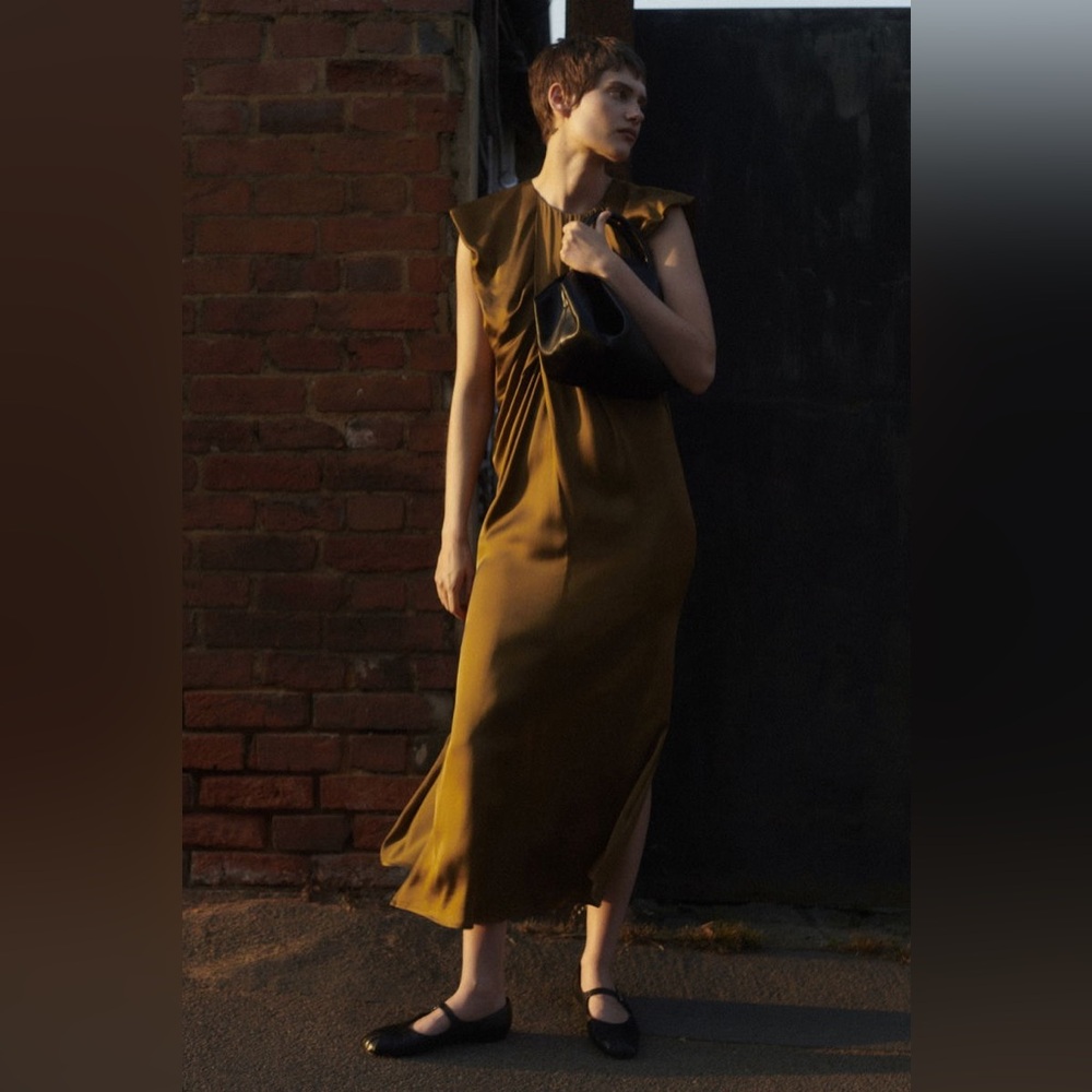 COS
Draped Cap-Sleeve Midi Dress